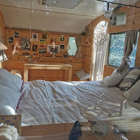 GÎTE AZKENDANTZA 2a6 PERS AVEC CARAVANE INSOLITE Ascain Exterior foto